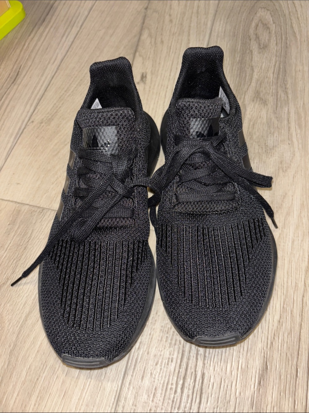 Adidas SWIFT RUN 1.0 SHOES Black Sz 9 women - Picture 2 of 5